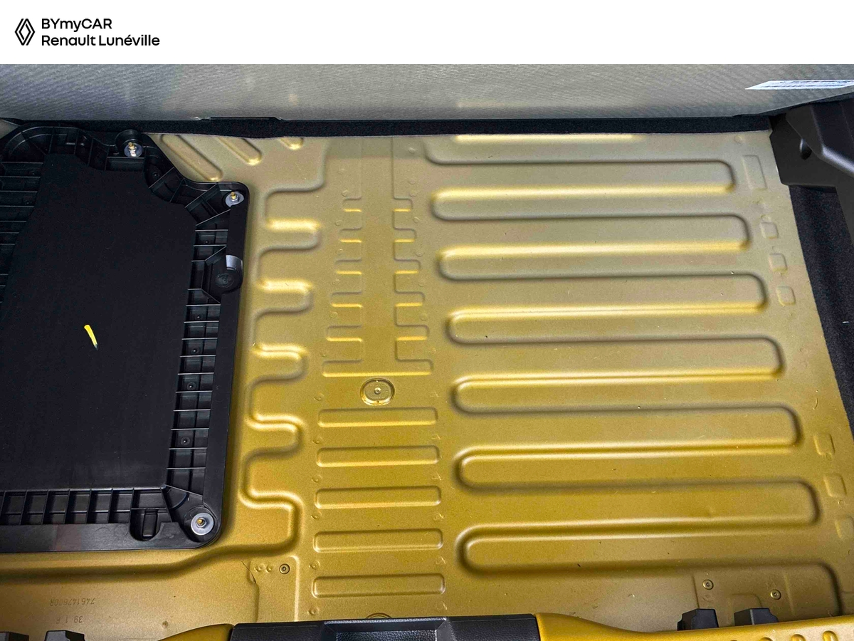Dacia Sandero Hybrid 155 — photo 15