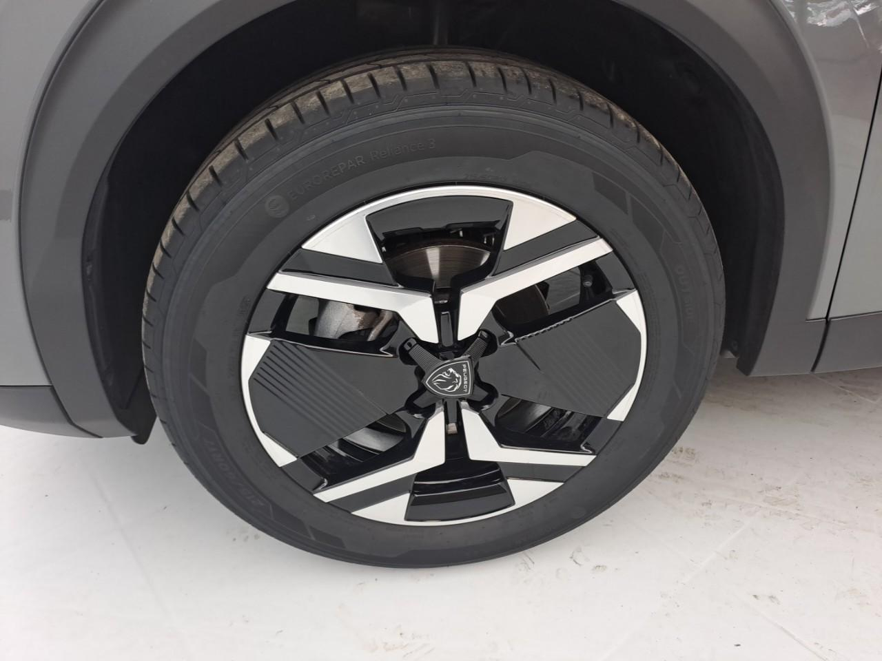Peugeot 2008 puretech 130 s&s eat8 gt — photo 11