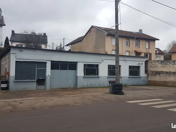 Local professionnel bien situé Etival
