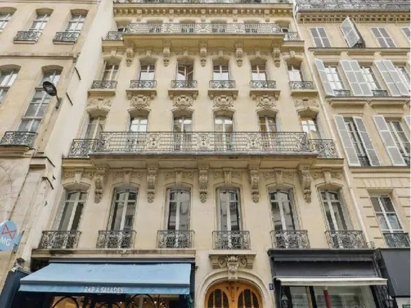 Bureau 677 m²