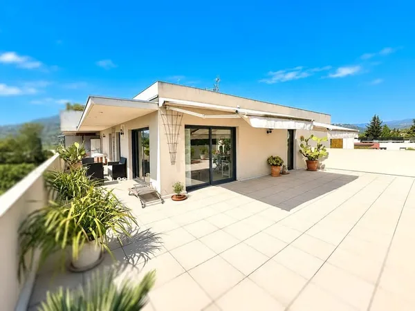 Aux portes de Mandelieu — Villa sur le toit de 4 pièces avec 101