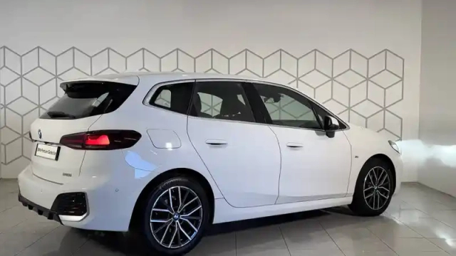 Bmw Serie 2 active tourer 218i 136 ch dkg7 — photo 4