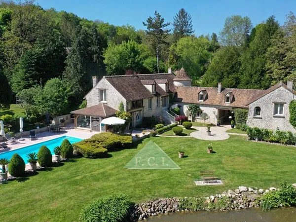 Maison 9 pièces 240 m²