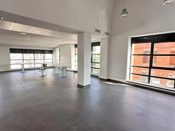 Bureau et espace de travail Location Auterive 140m² 1950€