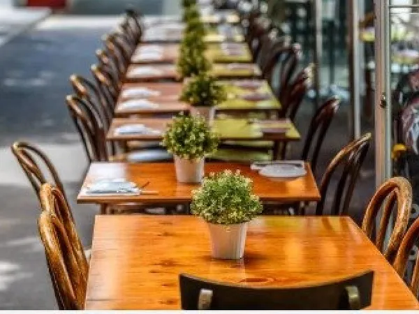 Local tous commerces avec terrasse de 150 m²