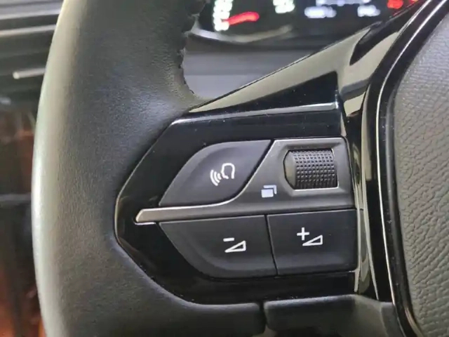 Peugeot 2008 puretech 100 s&amp;s bvm6 — photo 27