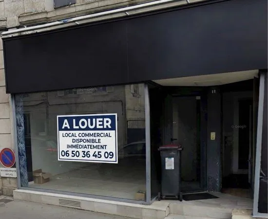 Local commercial avec cave de stockage