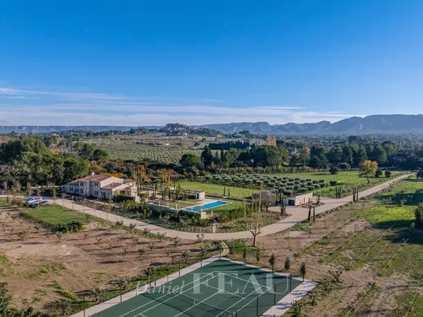 Eygalières - Propriété d'exception entièrement rénovée