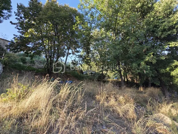 Terrain 872 m²