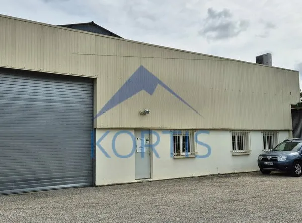 Local industriel 396 m²
