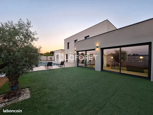 Maison 8 pièces 230 m²