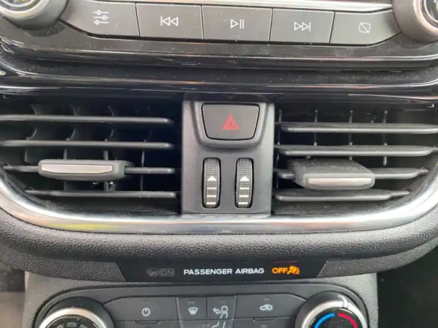 Ford Fiesta affaires 1.5 tdci 85ch s&amp;s trend — photo 15
