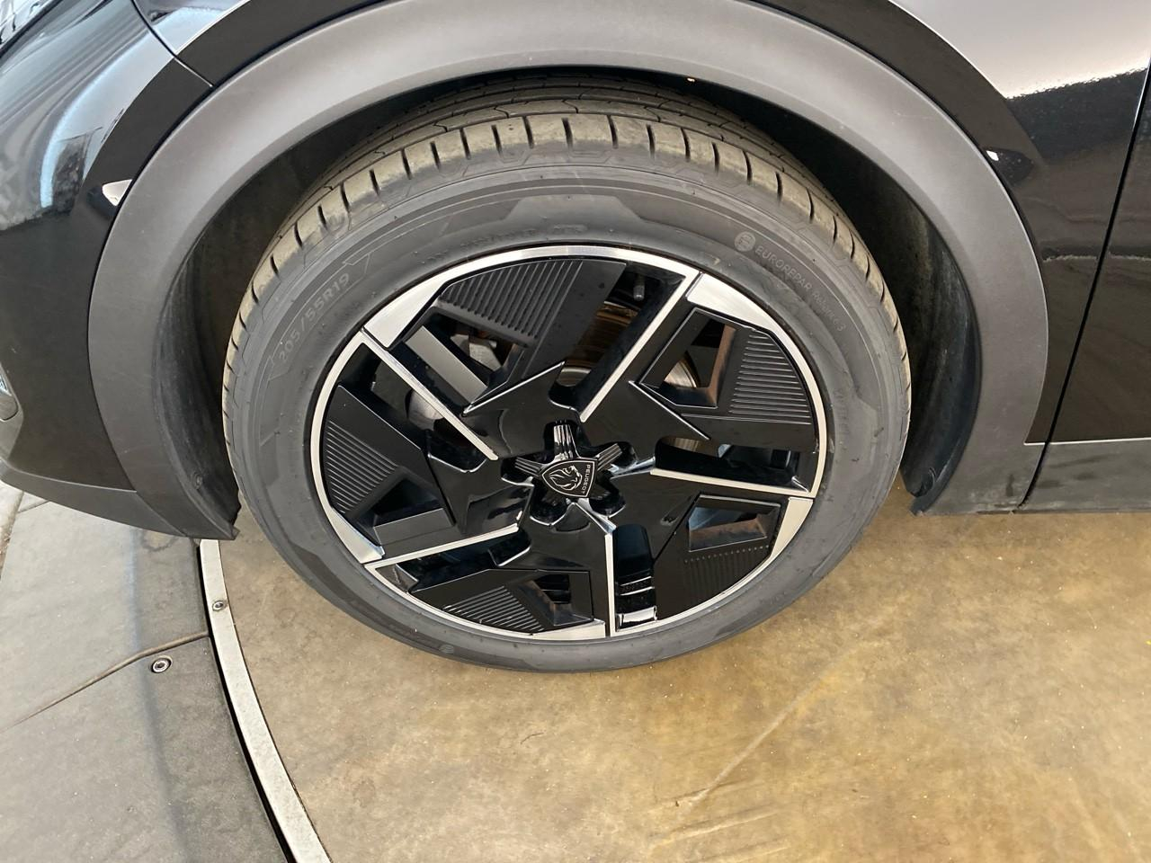 Peugeot 408 hybrid 136 e-dcs6 gt — photo 11