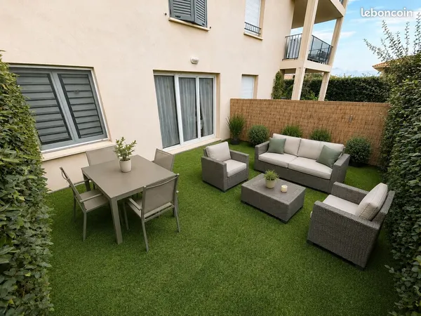 T2 rénové 44 m² avec jardin de 30 m², piscine et box - La Croix-Valmer
