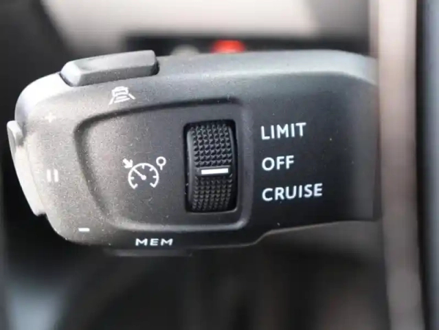 Peugeot 2008 1.2 puretech 130ch s&amp;s gt pack eat8 — photo 15