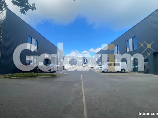 Local 160 m² Vern-sur-Seiche