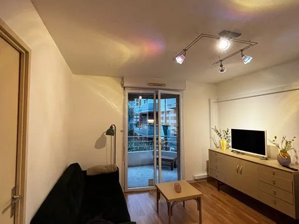 T2 meublé rénové 33 m², balcon, parking, piscine, Blagnac