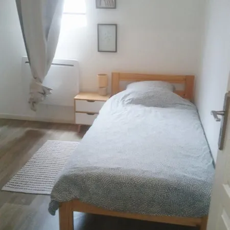 Roubaix, chambre meublée, 12 m2, douche et vasque
