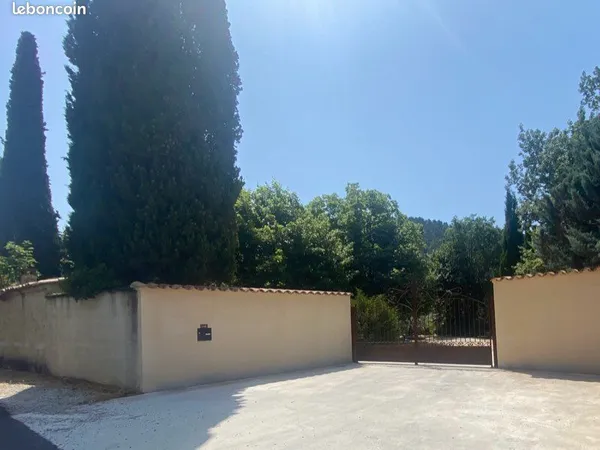 Mas provençale de caractère - 3 entrées indépendantes - Parc 3250 m2 - Piscinable - Vente directe pr