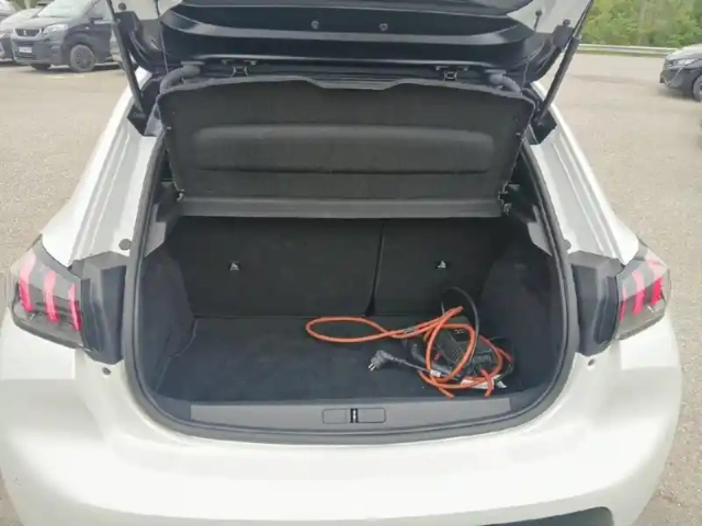 Peugeot 208 electrique 50 kwh 136ch gt — photo 8