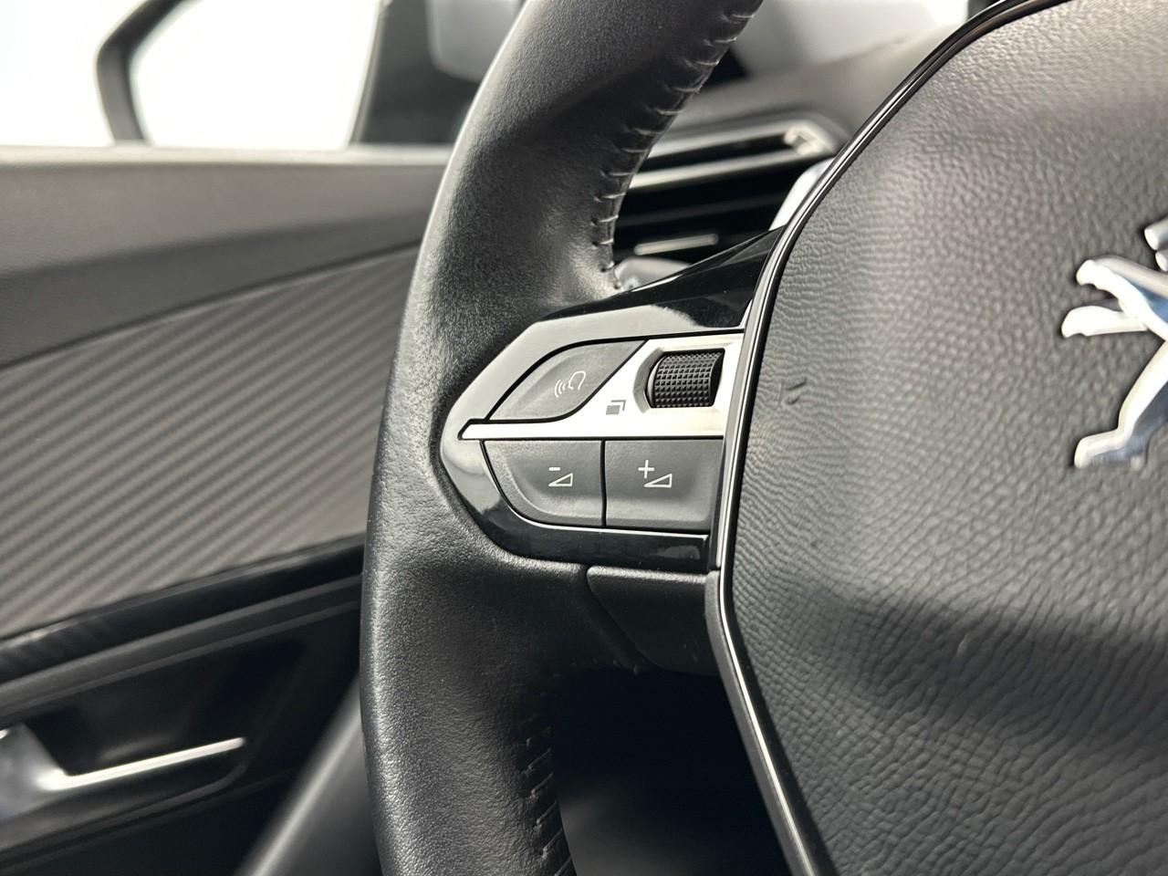 Peugeot 2008 puretech 130 s&s eat8 allure pack — photo 17