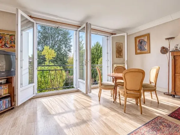 Maison de 12 pièces de 230 m² à La Celle-Saint-Cloud