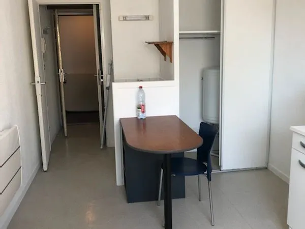 Amiens centre studio meuble 18m2 a 69000 euros