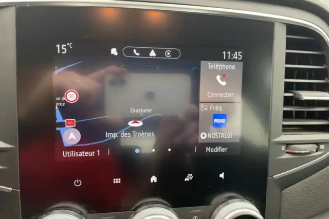 Renault Megane iv berline tce 140 edc — photo 23