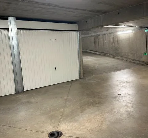 Garage dans résidence