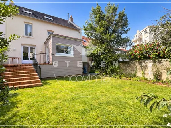 Maison familiale de plus de 220 m2 au sol, dont 198 m2 habit