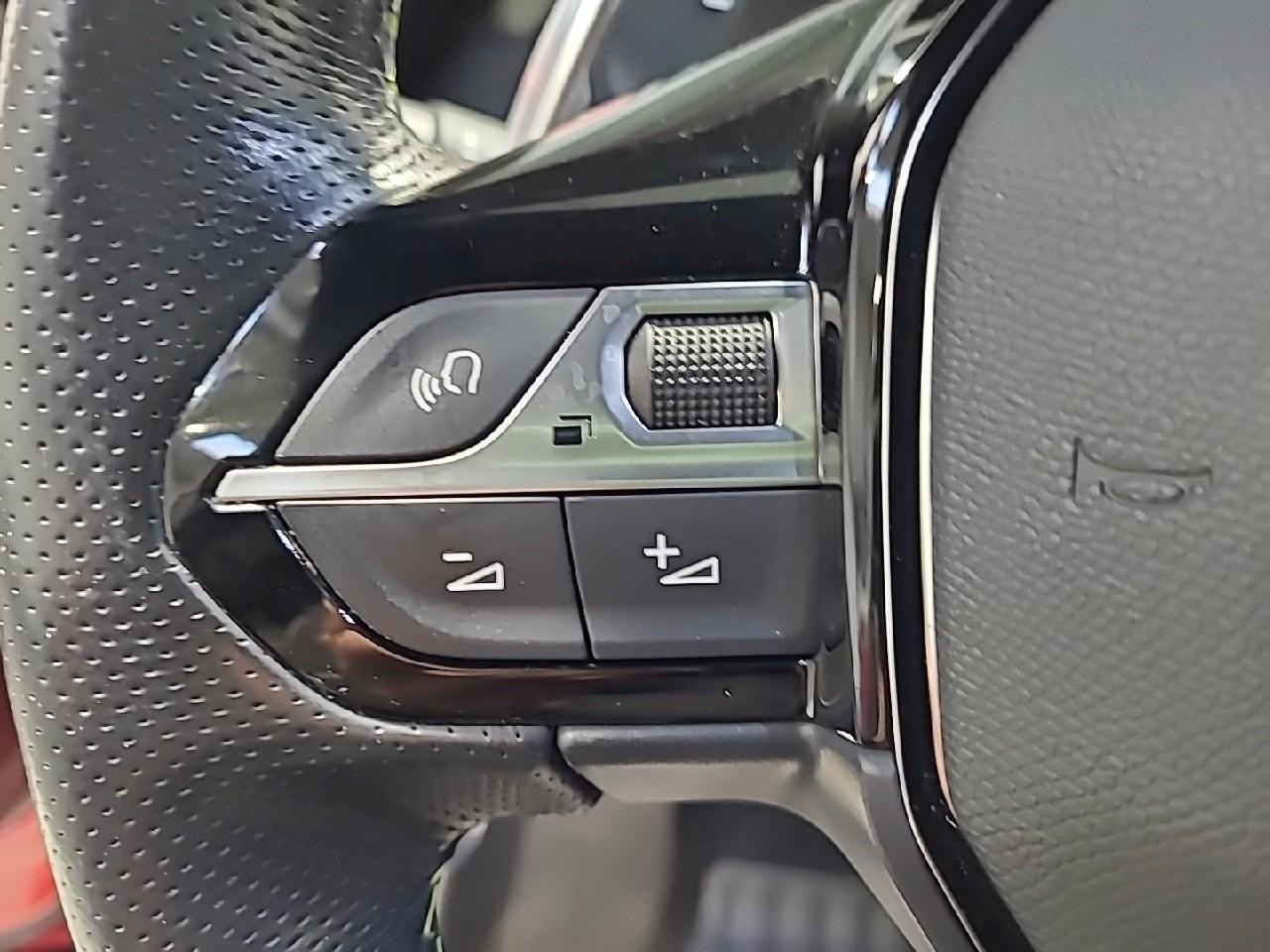 Peugeot 2008 puretech 130 s&s eat8 gt — photo 22