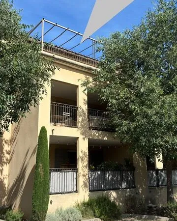 Pont de l'Arc - Duplex T4 dernier étage avec 3 suites parentales, terrasse, garage