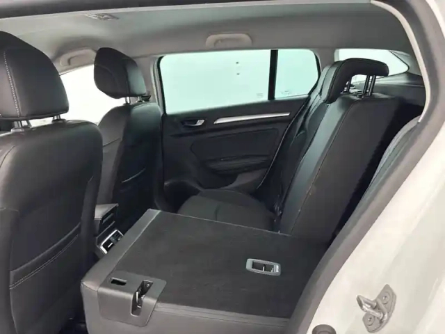 Renault Megane iv estate tce 140 edc — photo 9