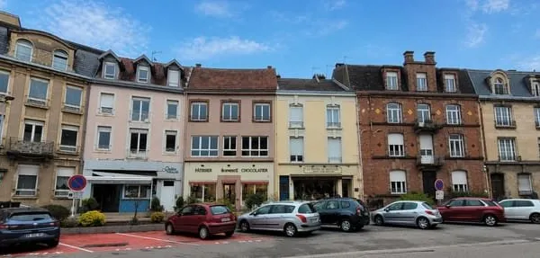 RAON L'ETAPE: Local commercial au coeur de ville
