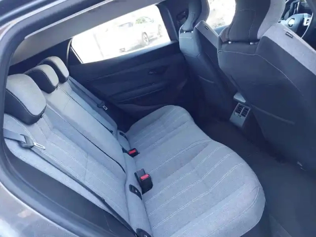 Renault Megane e-tech ev40 130ch standard charge — photo 14