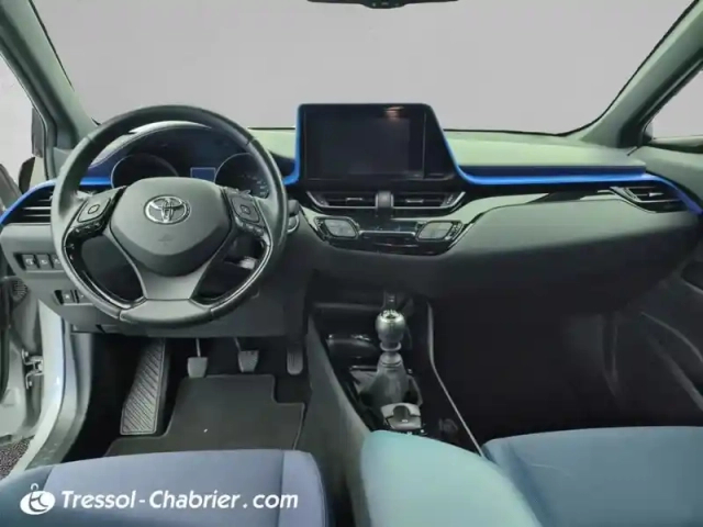 Toyota C-Hr 1.2t 2wd graphic — photo 6
