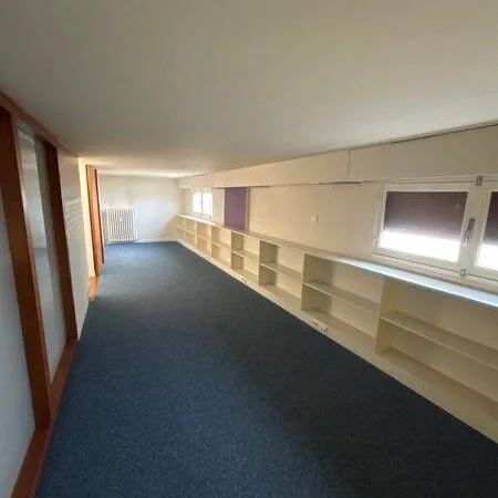 Bureau 79 m²