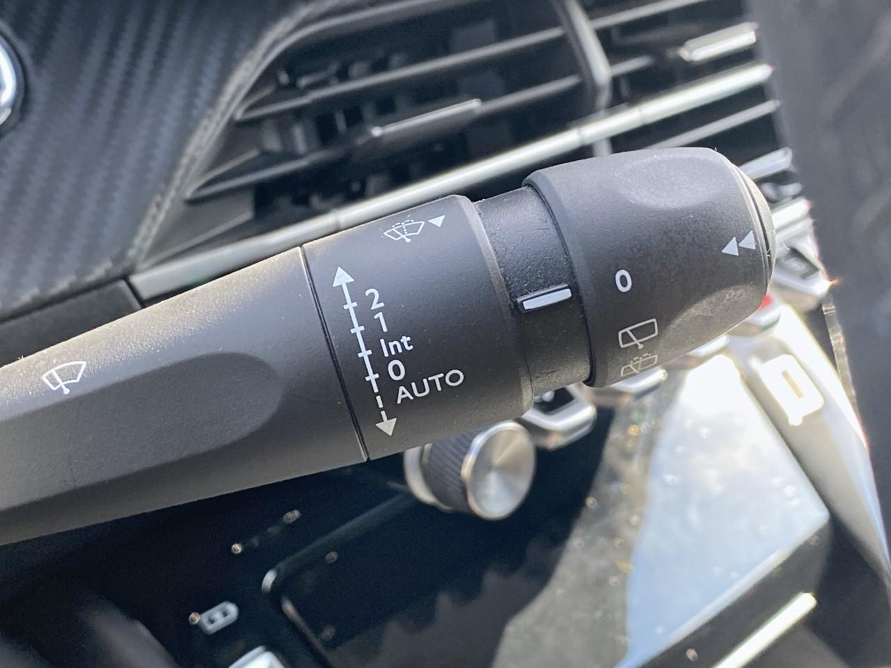 Peugeot 208 1.2 puretech 100ch s&s allure — photo 19