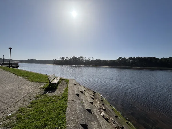 Soustons plage : appartement T2 avec terrasse face au lac -