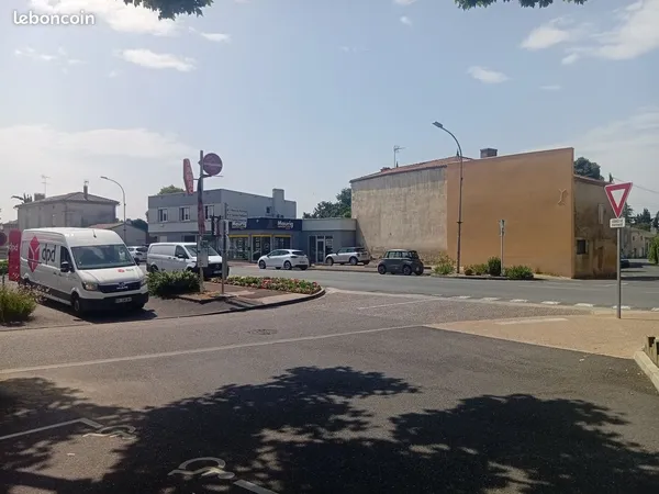 Local commercial bureau 95 m2