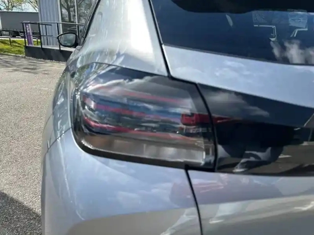 Peugeot 208 hybrid 145 ch e-dcs6 — photo 17