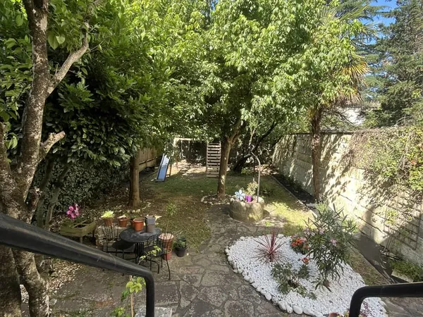 LE BOUSCAT maison en pierre de 139 m2 avec jardin et garage