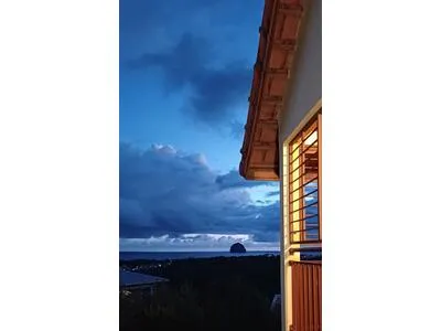 Immeuble sur 2 niveaux - vue sur le Rocher du Diamant