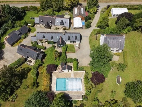 Ensemble Immobilier d'exception activités gites