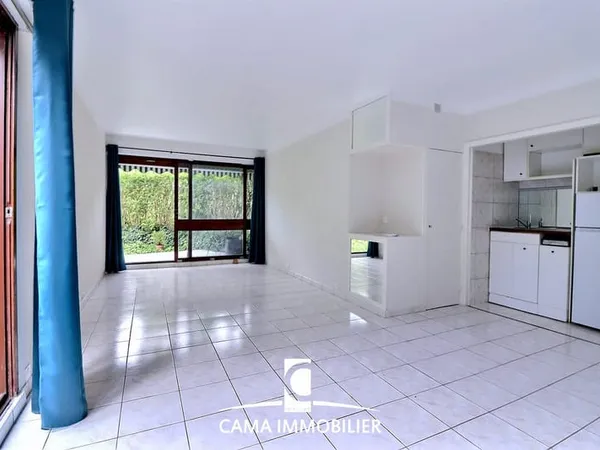 STUDIO AVEC GRAND JARDIN A LOUER - FONTENAY-LE-FLEURY - RESI