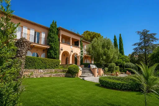 Propriété 775 m²