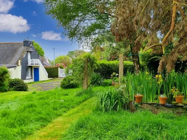 COTES D'ARMOR Maison avec garage, terrain, puits, et dépendances