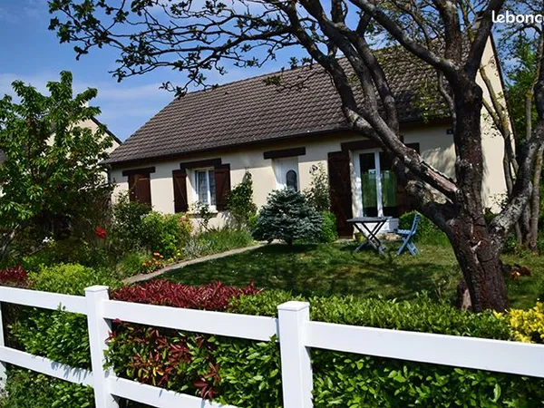 Pavillon lumineux et fonctionnel avec jardin et terrasse