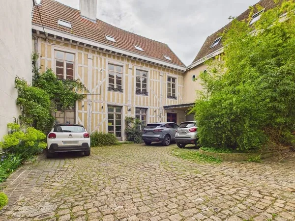 Immeuble de caractère / Maison de ville - 210 m² - Hyper c