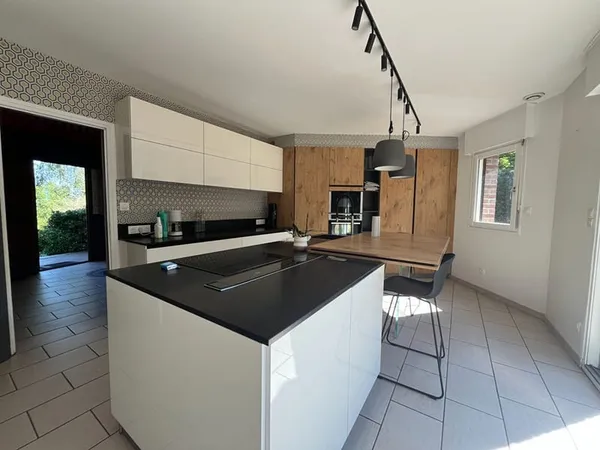 Magnifique maison de famille en semi plain pied au coeur du village n° 7091